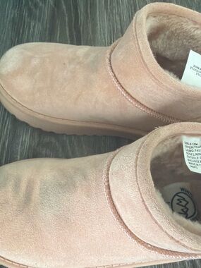 HOBO Kids Pink Suede-Look Ankle Boots